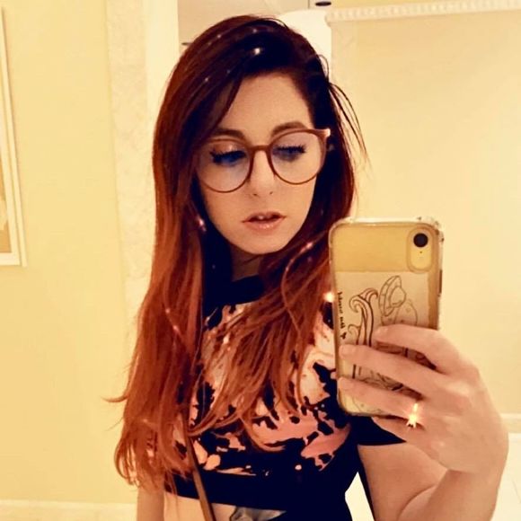 Meet your Posher, Jessica - Picture 1 of 1